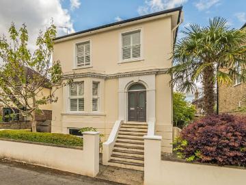 Cadogan Road, Surbiton KT6 2 bed flat to rent £3,200 pcm £738 pw
