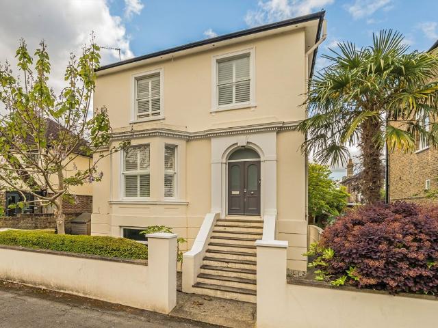 Cadogan Road, Surbiton KT6, 2 bed flat to rent, £3,200 pcm | PrimeLocation