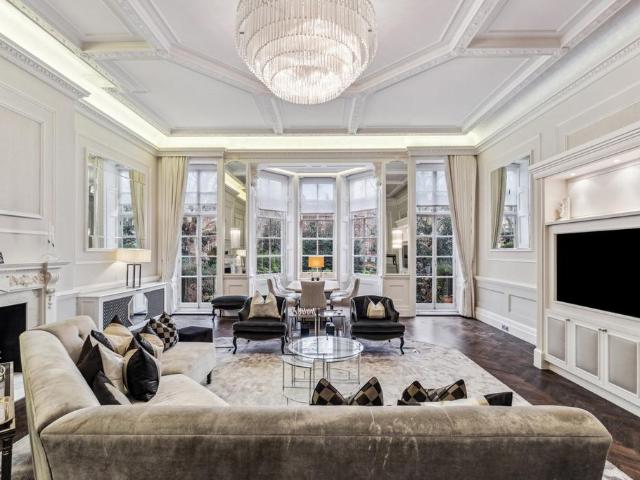 Cadogan Square, Knightsbridge. 2 bed terraced house to rent £35,000 pcm £8,077 pw