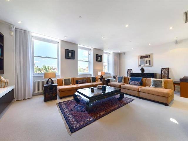 Cadogan Square, Knightsbridge. 2 bed apartment to rent £10,617 pcm £2,450 pw