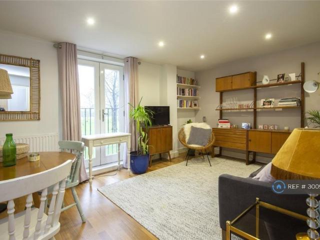 Cadogan Terrace, London, E9 1 bed flat to rent £2,150 pcm £496 pw