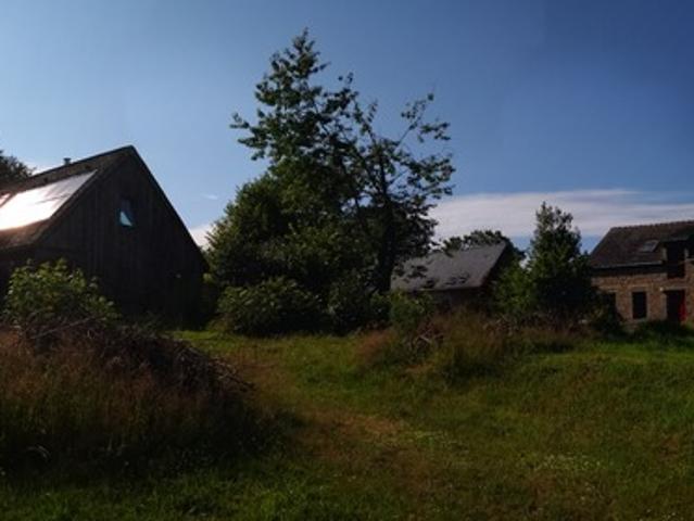 cadre bucolique pour ce domaine compose de 3 maisons sur 15 000 m2