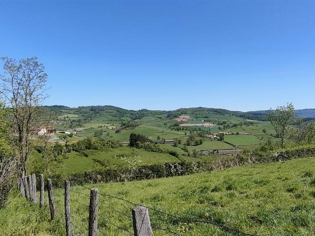 Cadre exceptionnel, ancienne fermette en pierre 95m² Saint Léger sous la Bussière
