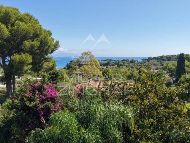 Cadre privilégié au Cap d’Antibes, proche plage Keller, vue. 245m² Antibes