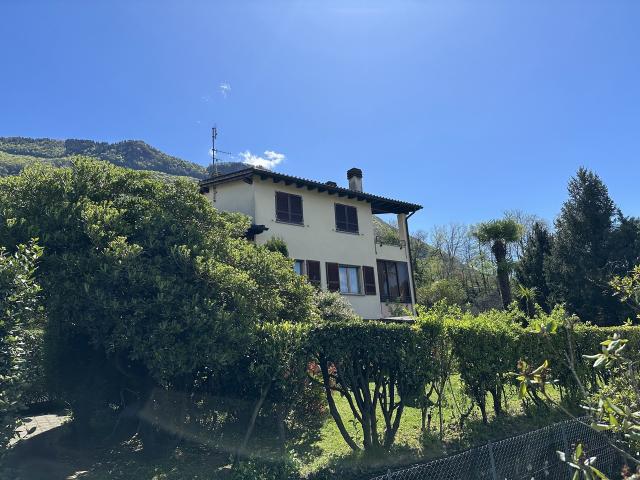 CADRO LUGANO Einfamilienhaus 5,5 Zimmer mit Garten