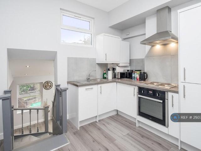 Caedmon Road, London, N7 2 bed flat to rent £2,595 pcm £599 pw