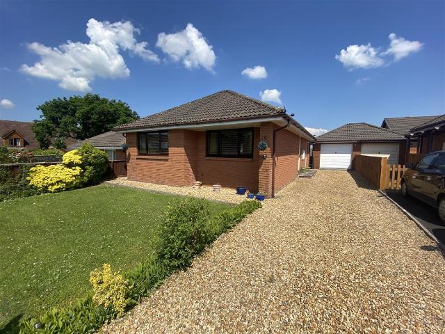 Caeffynnon Road, Llandybie, Ammanford SA18, 3 bed detached bungalow to rent, £1,100 pcm | PrimeLocation