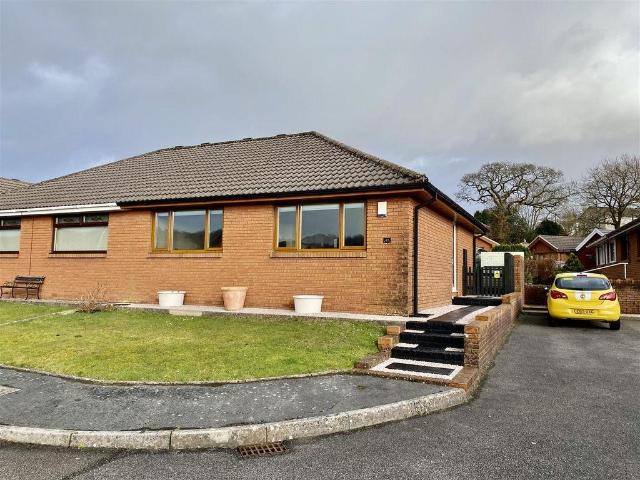 Caeffynnon Road, Llandybie SA18 2 bed bungalow to rent £925 pcm £213 pw