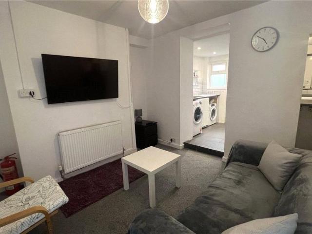 Caellepa, Bangor, Gwynedd, LL57 2 bed terraced house to rent £1,400 pcm £323 pw