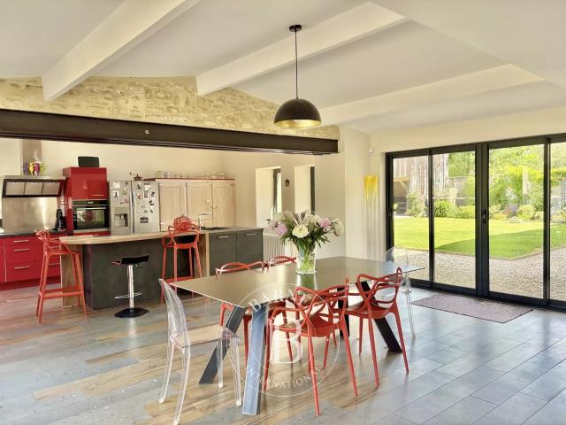 Caen Nord, Maison en Pierre de Caen 266m² avec garage, dép. 266m² Mathieu