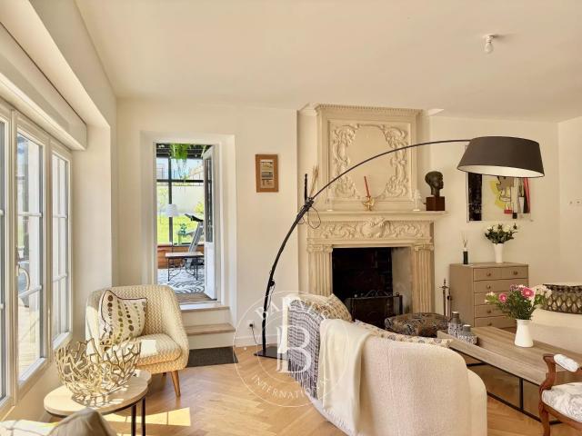 Caen Nord, spacieuse Maison en pierre de Caen 328m²/6 Chamb. 328m² Biéville Beuville
