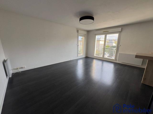 CAEN BD LEROY T3 SPACIEUX AVEC BALCON GARAGE ET CAVE