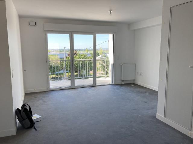 CAEN RESIDENCE RECENTE APPARTEMENT TYPE 3 PIECES AVEC BALCON CAVE ET PARKING PRIVATIF libre 01/09/2026