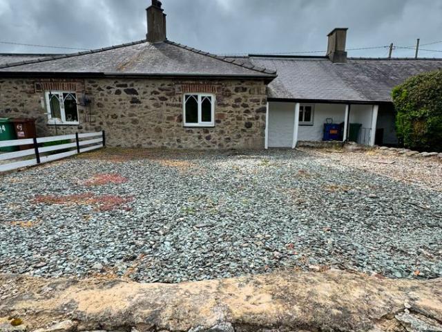 5 Cae'r Llwyn, Llandwrog, Caernarfon LL54, 2 bed cottage to rent, £745 pcm | PrimeLocation
