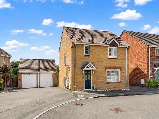 Caer Peris View, Portchester, 3 bed detached house to rent £1,900 pcm £438 pw
