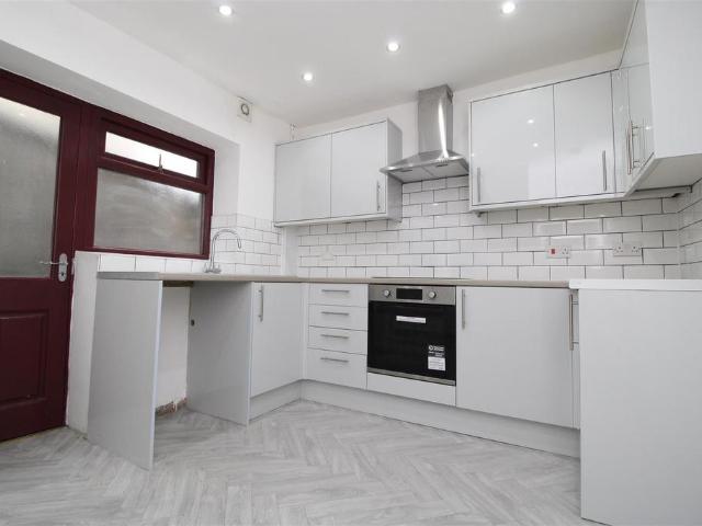 Caerau Road, Maesteg CF34 3 bed terraced house to rent £775 pcm £179 pw