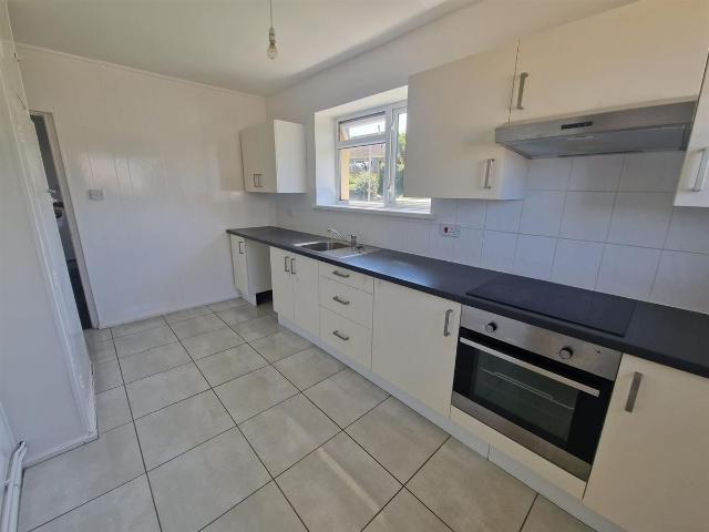 Caergynydd Road, Swansea SA5, 2 bed flat to rent, £850 pcm | PrimeLocation