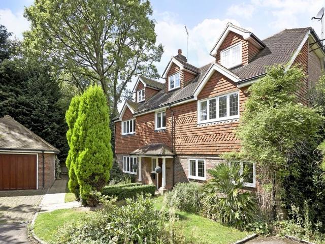 Caerleon Close, Claygate KT10 6 bed detached house to rent £5,000 pcm £1,154 pw