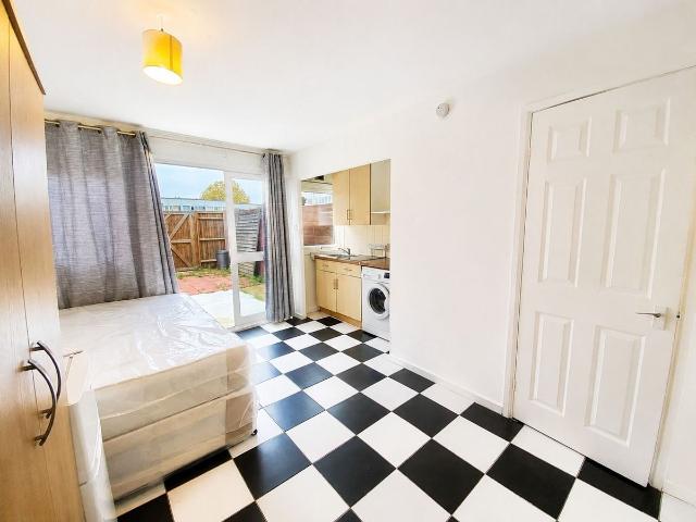 Caernarvon Close, Mitcham CR4, Studio to rent, £1,350 pcm | PrimeLocation