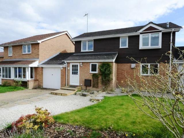 Caernarvon, Frimley, Camberley GU16, 3 bed detached house to rent, £1,850 pcm | PrimeLocation