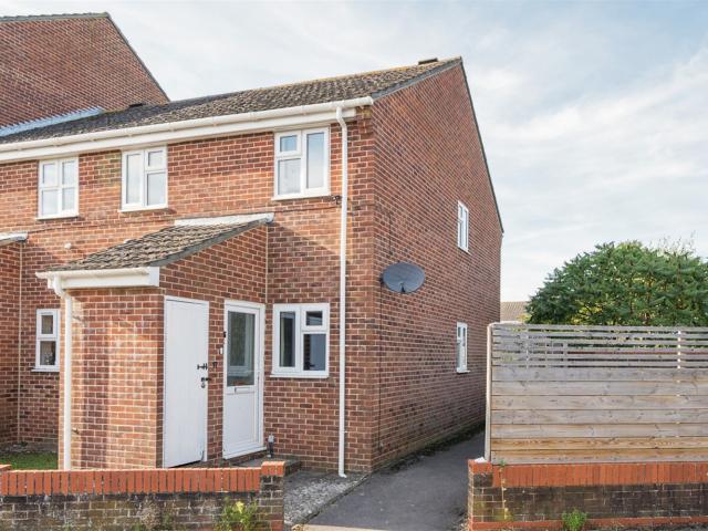 Caernarvon Road, Chichester, PO19