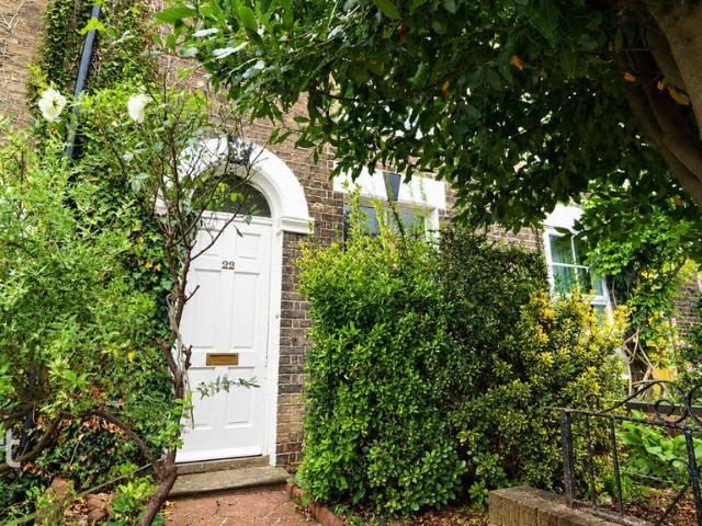 Caernarvon Road, NORWICH 2 bed semi detached house to rent £1,200 pcm £277 pw