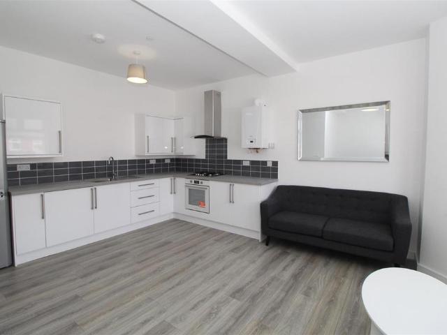 Caerphilly Road, Cardiff CF14 2 bed flat to rent £1,295 pcm £299 pw