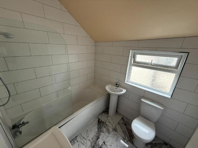 Caerphilly Road, Cardiff, CF14 4 bed terraced house to rent £2,100 pcm £485 pw