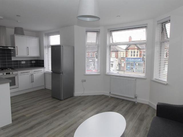 Caerphilly Road, Birchgrove, Cardiff CF14, 2 bed flat to rent, £1,400 pcm | PrimeLocation