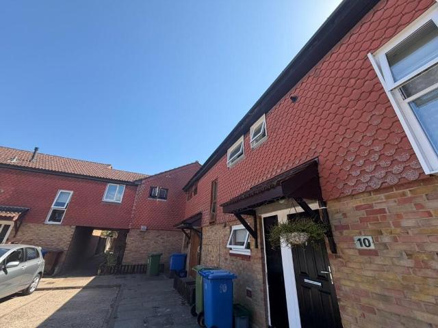 Caesar Court, Aldershort 2 bed terraced house to rent £1,650 pcm £381 pw