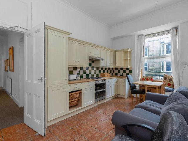 Café Florentin, 8 Polwarth Crescent, City of Edinburgh, EH11 1HW, United Kingdom | 3 bed apartment for rent #136443339 | Rentberry