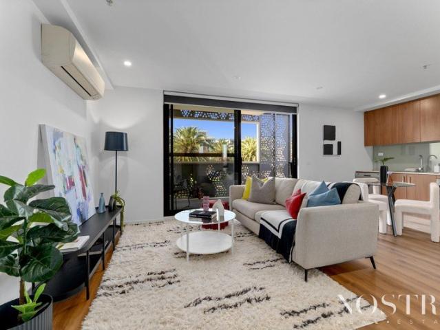 Cafes, shops and public transport all at your front door what more could you want !