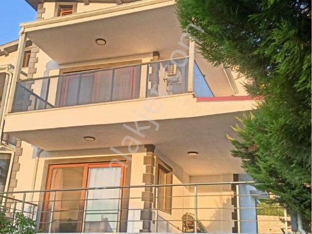 Caferli’de Deniz Manzarası Ve Havuz Keyfi Sunan Eşyalı 5+1 Villa