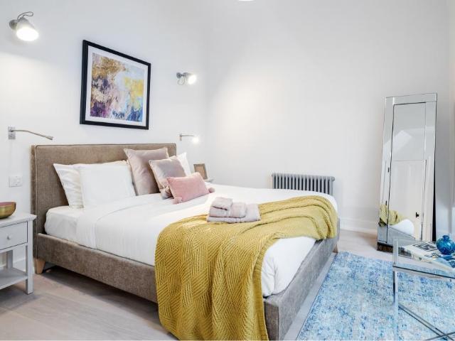 Caffè Nero, 36A St Martin's Lane, London, WC2N 4ER, United Kingdom | 1 bed apartment for rent #124345358 | Rentberry