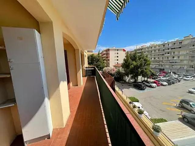 Cagnes sur Mer 06800 Location appartement 2 pièces t2 terrasse cave