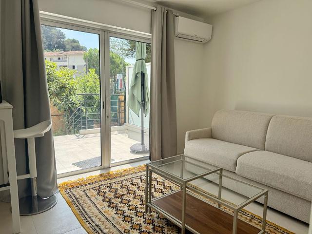 CAGNES SUR MER, 2 PIECES, TERRASSE JARDIN LOCATION EN MEUBLE