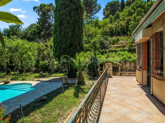 Cagnes Sur Mer Magnifique Villa à rénover