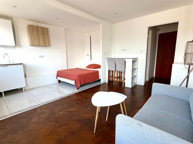 CAGNES SUR MER STUDIO DERNIER ETAGE VUE CHATEAU