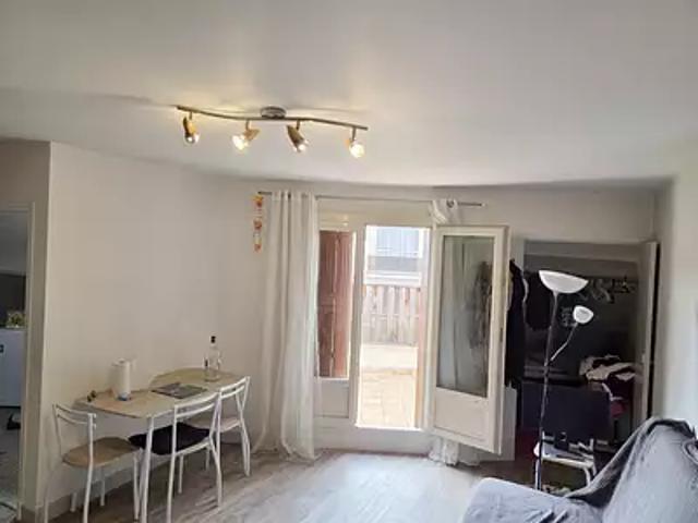 Cahors 46000 Location appartement 1 pièce t1 au dernier étage