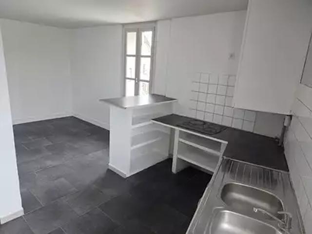 Cahors 46000 Location appartement 1 pièce t1 au dernier étage
