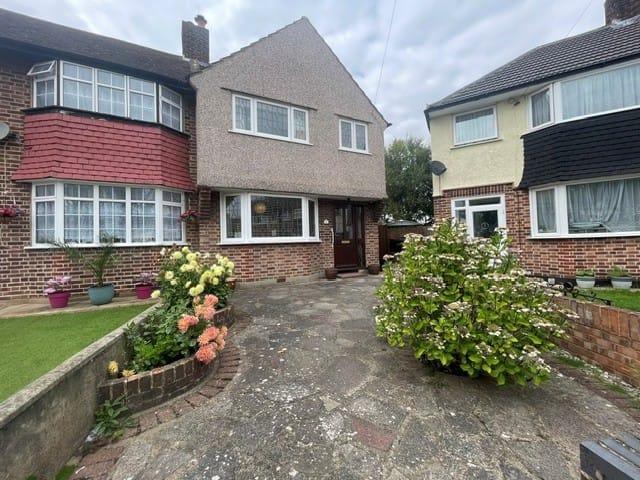 Caithness Gardens, Sidcup, DA15 3 bed end of terrace house to rent £2,250 pcm £519 pw