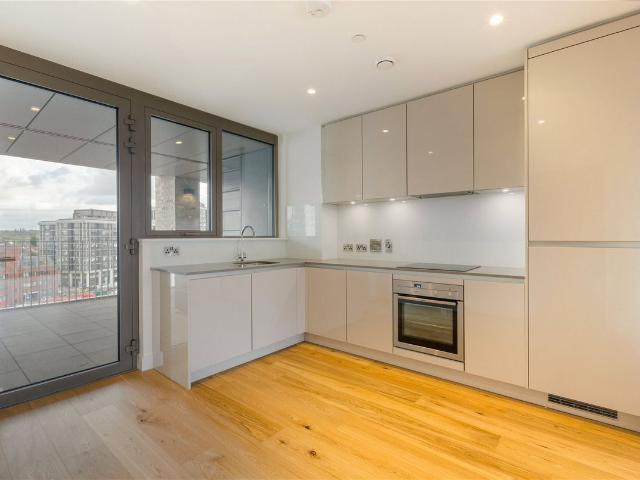 Caithness Walk, Croydon CR0, 2 bed flat to rent, £1,950 pcm | PrimeLocation
