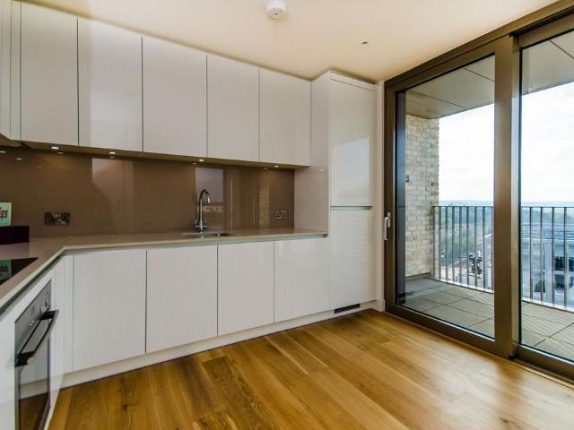 Caithness Walk, East Croydon. 2 bed flat to rent £1,900 pcm £438 pw