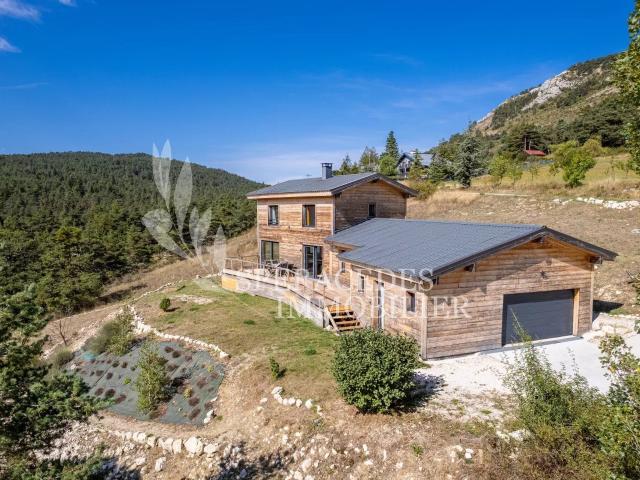 Caille Cabanes dans les arbres & chalet contemporain 172m² Caille