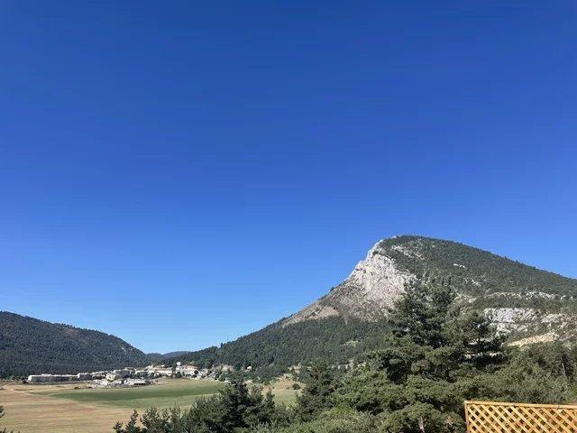 Caille maison avec vue panoramique sur la campagne