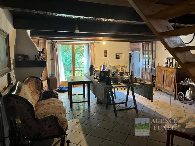 Caille Maison de Village Nombreuses Possibilités Nombreuses dépendances