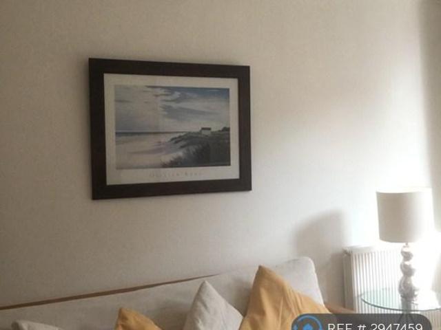 Caird Drive, Glasgow, G11 2 bed flat to rent £1,595 pcm £368 pw