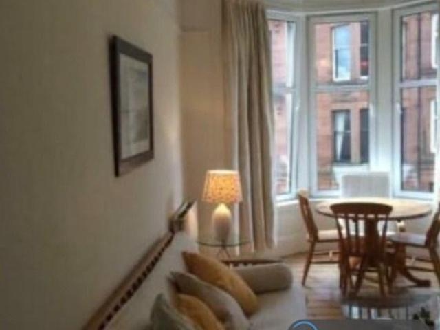 Caird Drive, Glasgow, G11 2 bed flat to rent £1,595 pcm £368 pw
