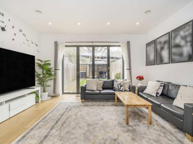 Caird Street, London W10 4 bed terraced house to rent £5,000 pcm £1,154 pw