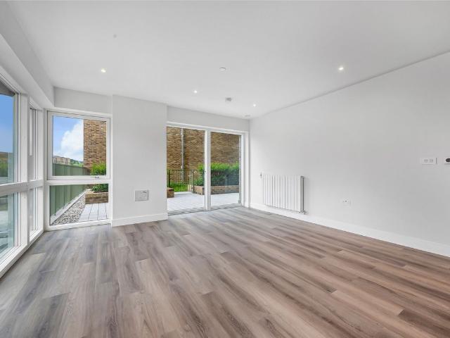 Cairncross House, 17 Townsend Road SE3, 3 bed flat to rent, £2,800 pcm | PrimeLocation